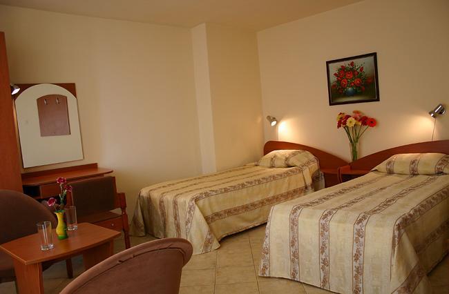 וארנה Hotel Focus מראה חיצוני תמונה