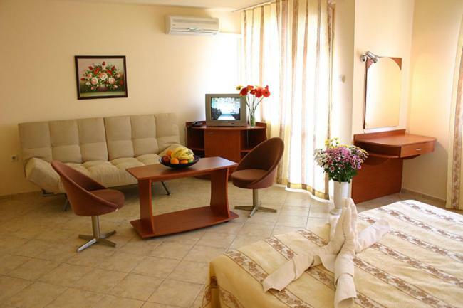 וארנה Hotel Focus מראה חיצוני תמונה